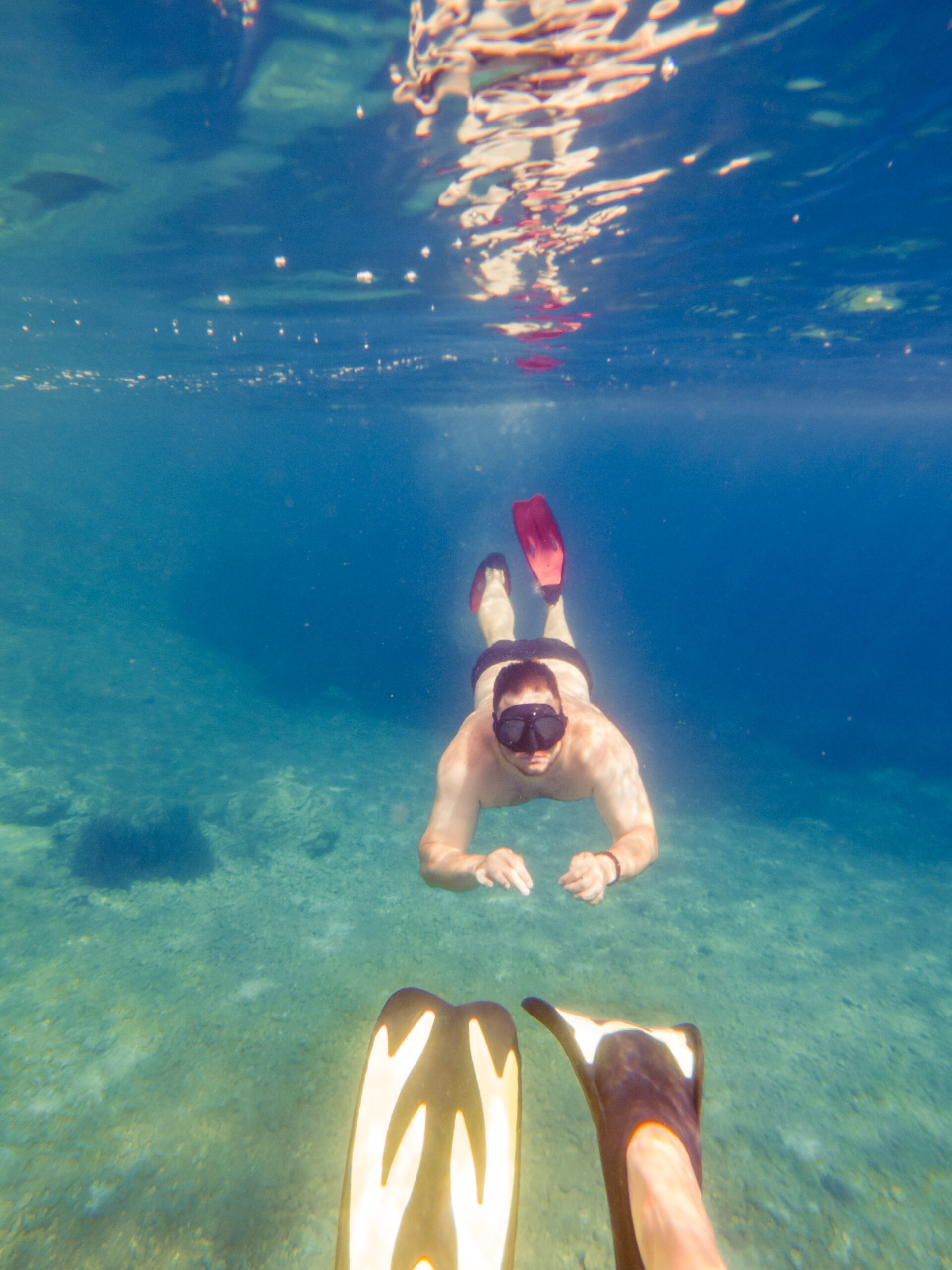 couple-swimming-underwater-with-mask-diving-flippers-sea-summer-vacation